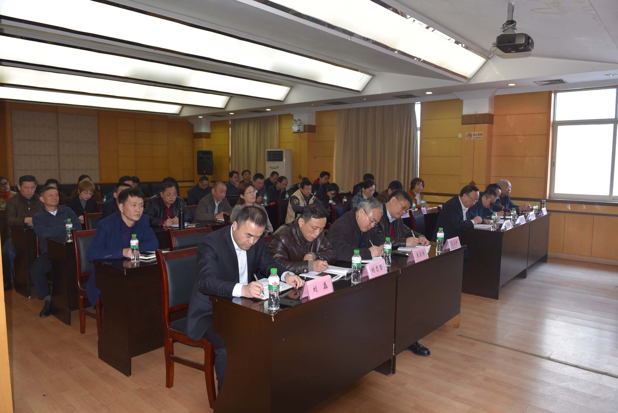 市政公用集團(tuán)領(lǐng)導(dǎo)到江西長運(yùn)宣布任命決定： 王曉被任命為股份公司黨委委員、黨委書記，推薦為董事、董事長（法定代表人）