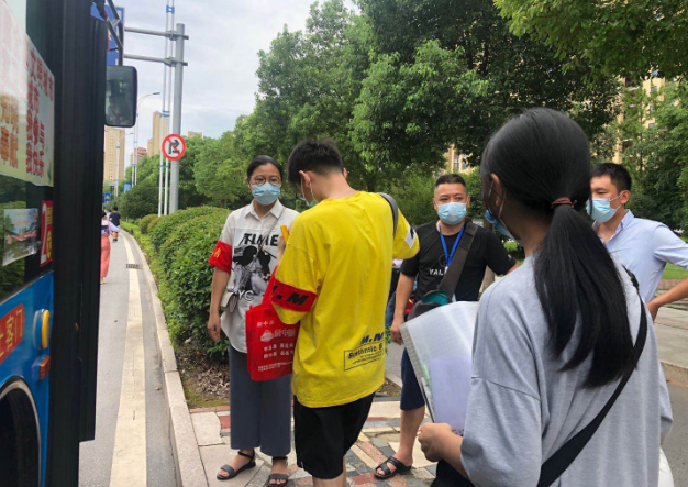 多家子公司多措并舉，為高考學(xué)子獻愛心