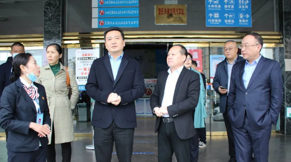 王曉在景德鎮(zhèn)公交、長運(yùn)調(diào)研