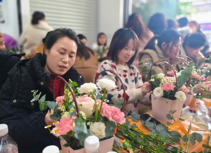 撫州長運：金溪分公司聯(lián)合縣農商銀行開展三八婦女節(jié)活動