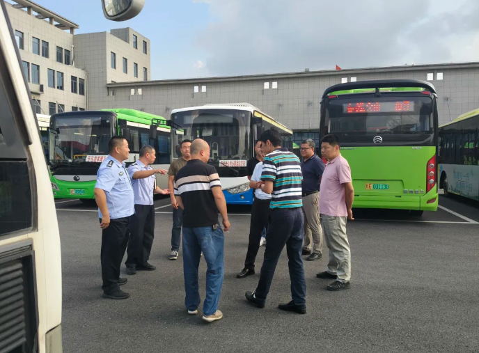 馬鞍山長客：含山縣多部門聯(lián)合開展老舊營運(yùn)車輛現(xiàn)場核驗(yàn)工作